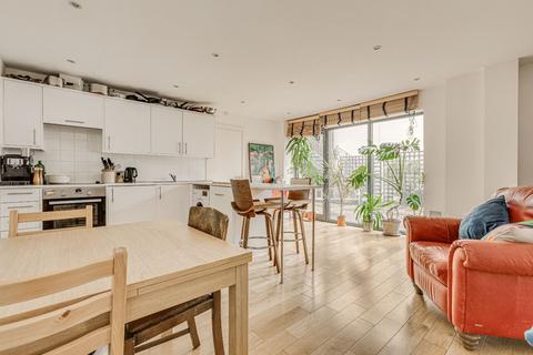 2 bedroom flat to rent, St. John's Hill, London