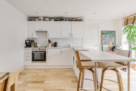 2 bedroom flat to rent, St. John's Hill, London