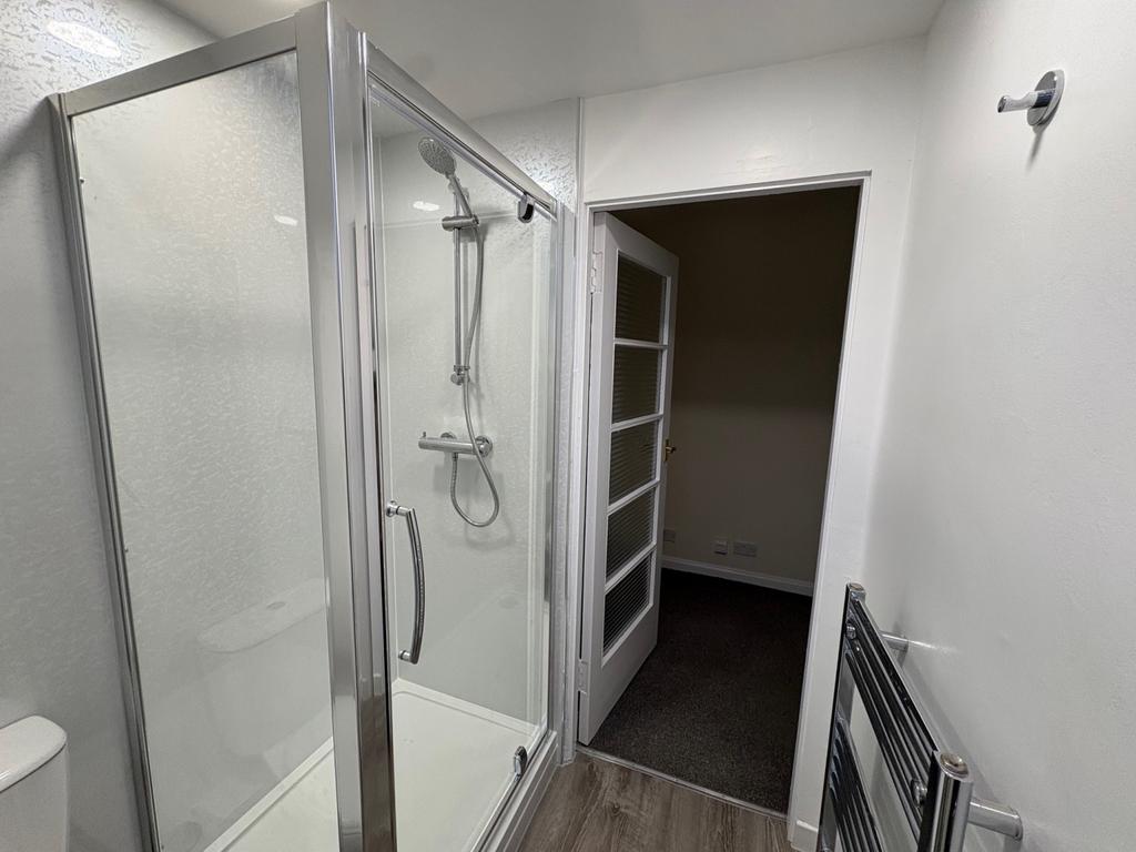 Shower-Room Upstairs 3