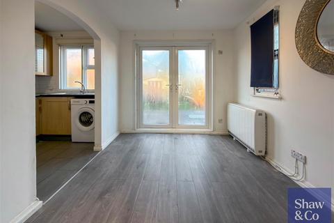 3 bedroom end of terrace house to rent, Heathlands Way, Hounslow TW4