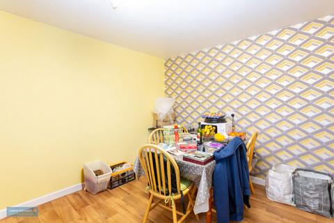 2 bedroom maisonette for sale, Stoneleigh, Wellington