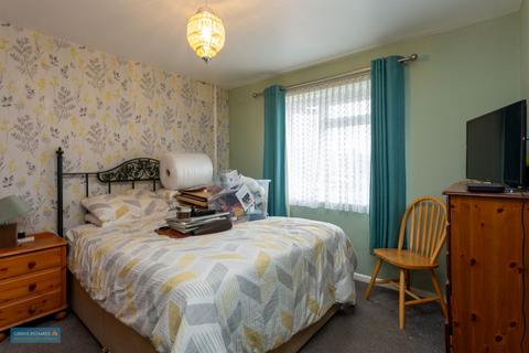 2 bedroom maisonette for sale, Stoneleigh, Wellington