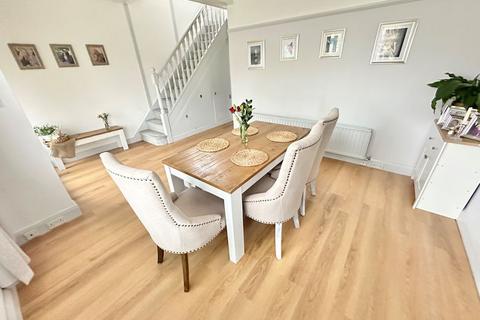 3 bedroom semi-detached house for sale, Lilac Grove, Whitby