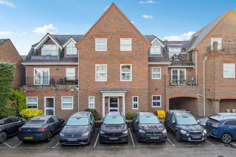 2 bedroom apartment to rent, Farnham Common Village 2 bedroom 2 bathroom apartment £1450pcm Available 2nd February