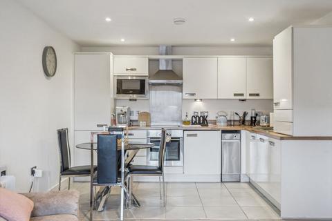 2 bedroom apartment to rent, Farnham Common Village 2 bedroom 2 bathroom apartment £1450pcm Available 2nd February