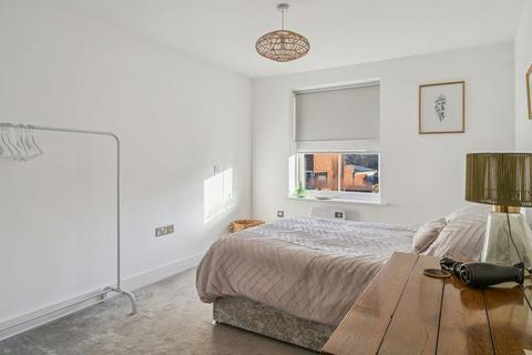 2 bedroom apartment to rent, Farnham Common Village 2 bedroom 2 bathroom apartment £1450pcm Available 2nd February