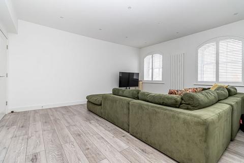 2 bedroom flat for sale, Artillery Court, 58 Cromwell Road