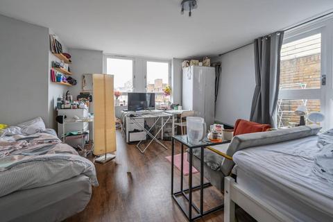 2 bedroom flat for sale, Burr Close, St Katharine Docks, London, E1W