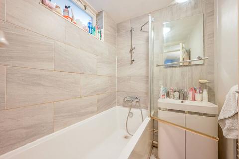 2 bedroom flat for sale, Burr Close, St Katharine Docks, London, E1W