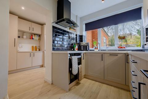 undefined, Essex Avenue, Kingswinford DY6
