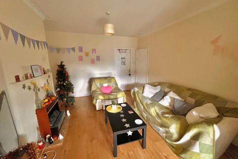 3 bedroom house to rent, 27 Willson Road Englefield Green Egham