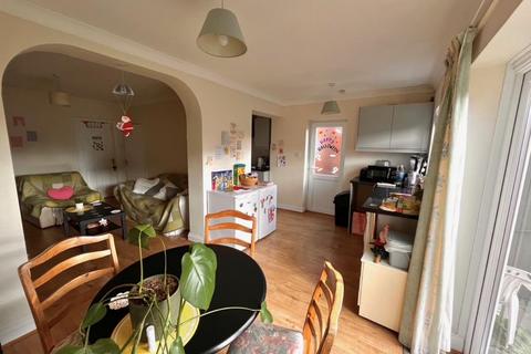 3 bedroom house to rent, 27 Willson Road Englefield Green Egham