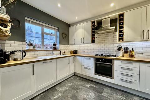 3 bedroom terraced house for sale, Holtspur Lane, Wooburn Green HP10