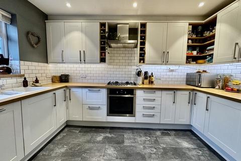 3 bedroom terraced house for sale, Holtspur Lane, Wooburn Green HP10