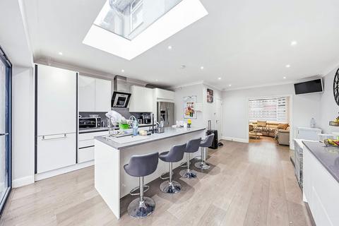 4 bedroom terraced house for sale, Kendal Avenue, London N18