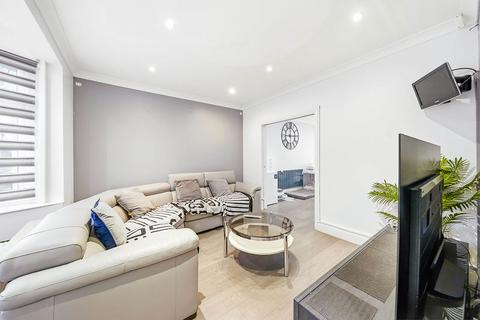 4 bedroom terraced house for sale, Kendal Avenue, London N18
