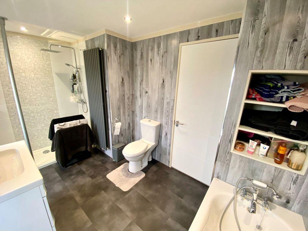 Ensuite Bath and...