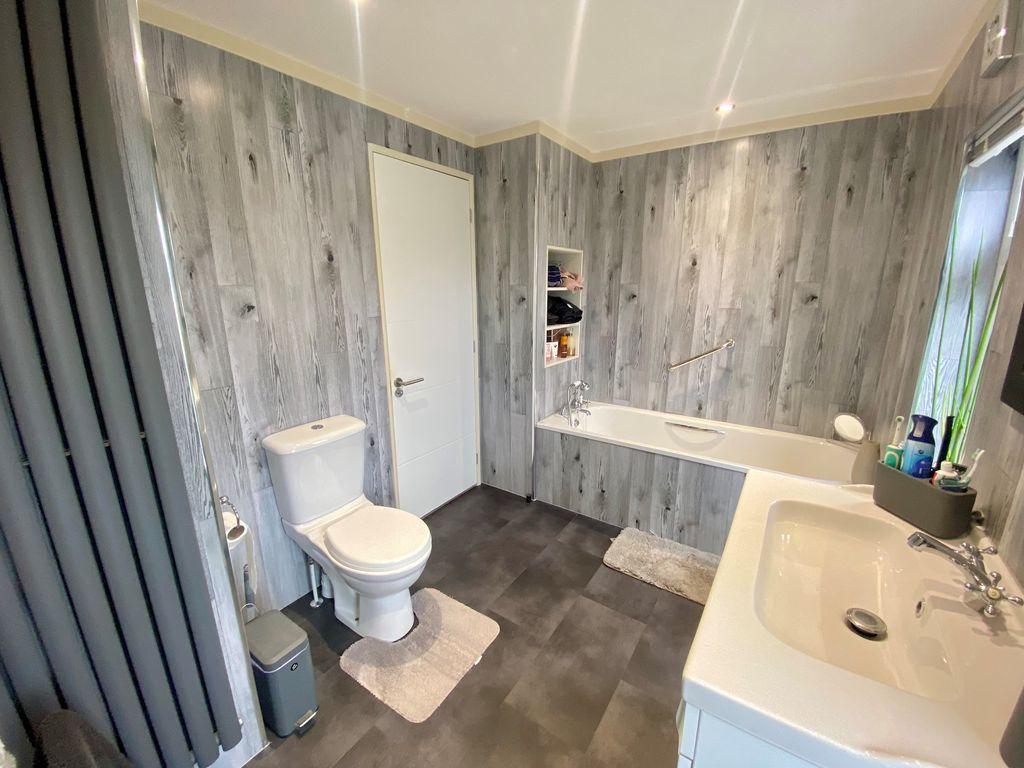 Ensuite Bath and...