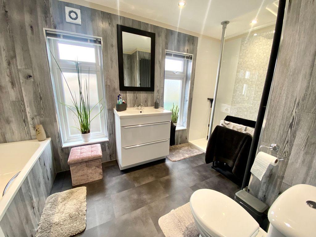 Ensuite Bath and...