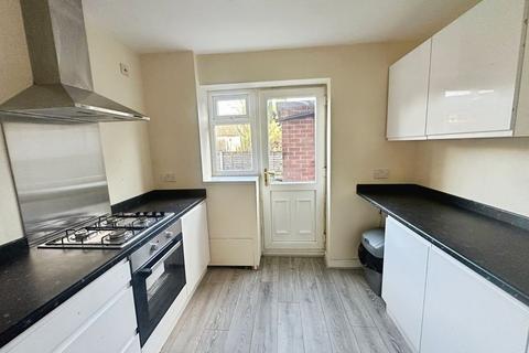 2 bedroom flat for sale, Burns Avenue, Bury