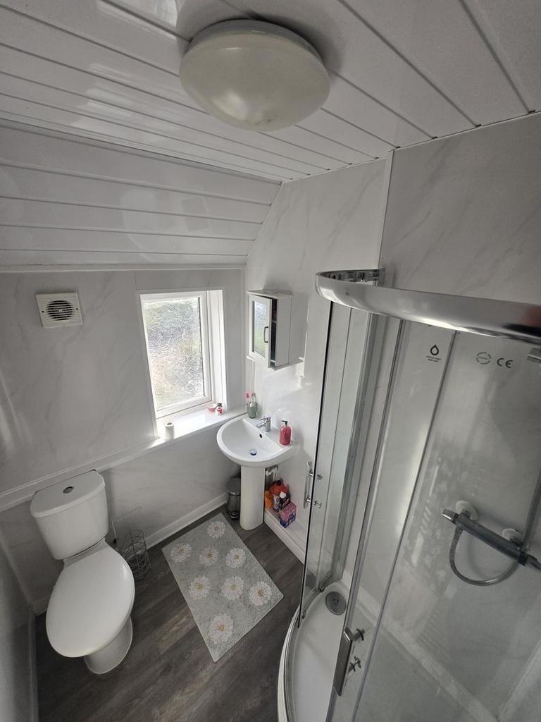 First floor Shower