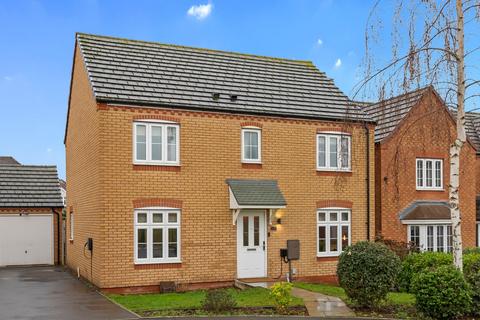 Hollyhocks Close, Evesham, WR11