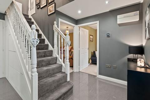 4 bedroom detached house for sale, Hollyhocks Close, Evesham, WR11