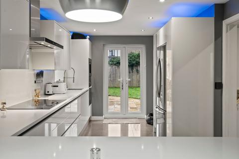 4 bedroom detached house for sale, Hollyhocks Close, Evesham, WR11
