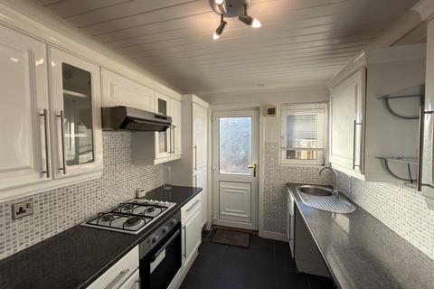 2 bedroom terraced house to rent, Queensdale Road, Larkhall ML9