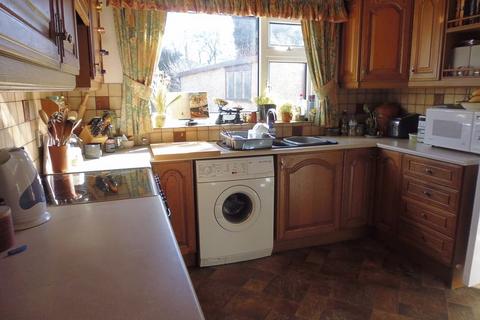 4 bedroom semi-detached house for sale, Kershaw Crescent, Halifax HX2