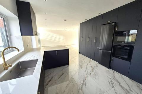 7 bedroom detached house to rent, Newton Road, Birmingham B43