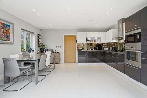 undefined, Rouse Close, Weybridge, KT13 9DH