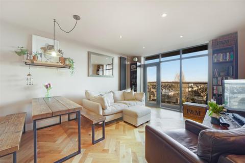 2 bedroom apartment for sale, The Roundway, London N17