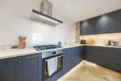 2 bedroom apartment for sale, The Roundway, London N17
