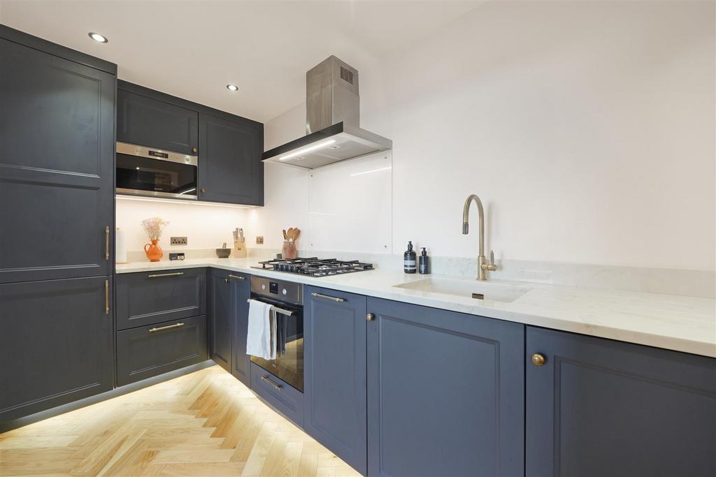 Flat 31, 1 The Roundway - ZT5 EZr R6 Jil LV3l W5l Ye.jpg