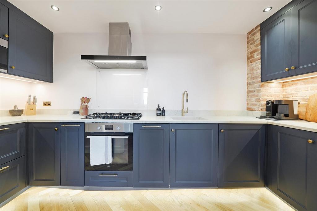 Flat 31, 1 The Roundway - ozj Tb C8 Bhyh5s Ii KAmx X.jpg