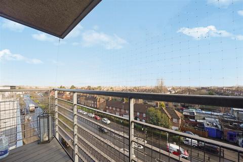 2 bedroom apartment for sale, The Roundway, London N17