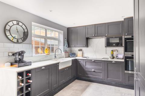 5 bedroom detached house for sale, Pennine Walk, Tunbridge Wells, TN2