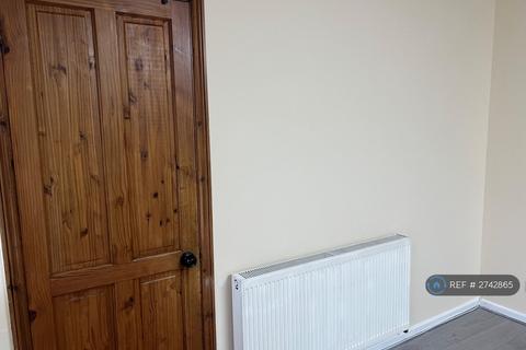 2 bedroom flat to rent, Heston, Hounslow, TW5