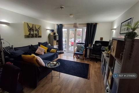 3 bedroom flat to rent, Clatterford Road, Newport, PO30