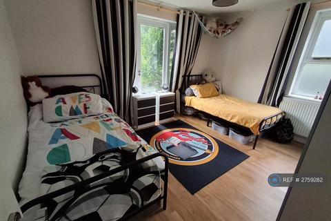3 bedroom flat to rent, Clatterford Road, Newport, PO30