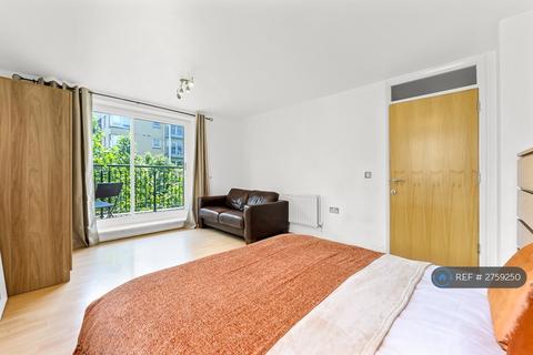 1 bedroom in a house share to rent, Sexton Court, London, E14