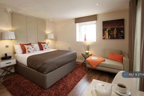 1 bedroom in a house share to rent, Sexton Court, London, E14