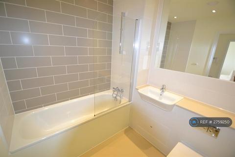 1 bedroom in a house share to rent, Sexton Court, London, E14