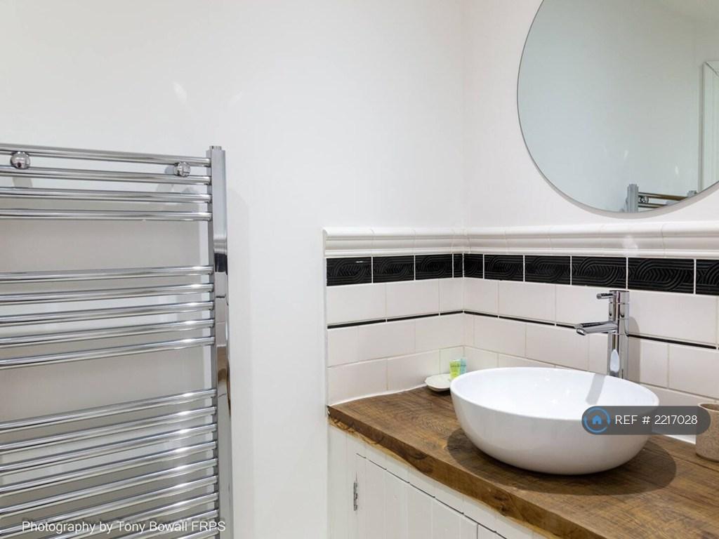 En-Suite Bathroom