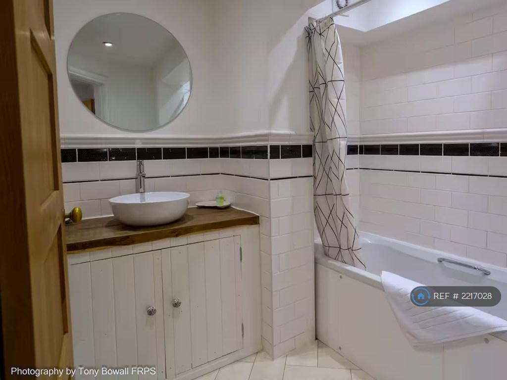 En-Suite Bathroom