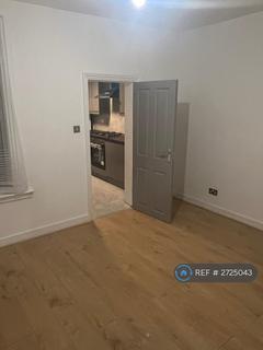 4 bedroom detached house to rent, Grenadier Street, London, E16