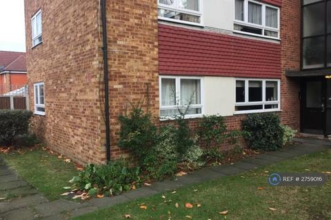 2 bedroom flat to rent, Great Cullings, Romford, RM7