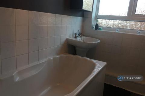 2 bedroom flat to rent, Great Cullings, Romford, RM7