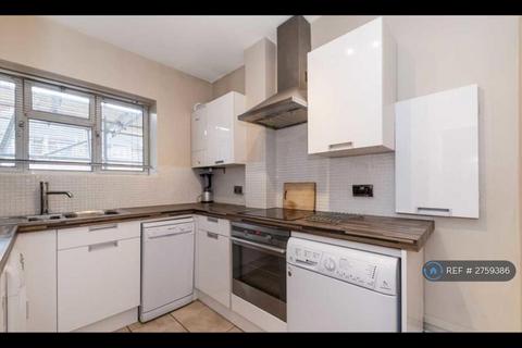 1 bedroom in a house share to rent, Pembroke House, London, SW15